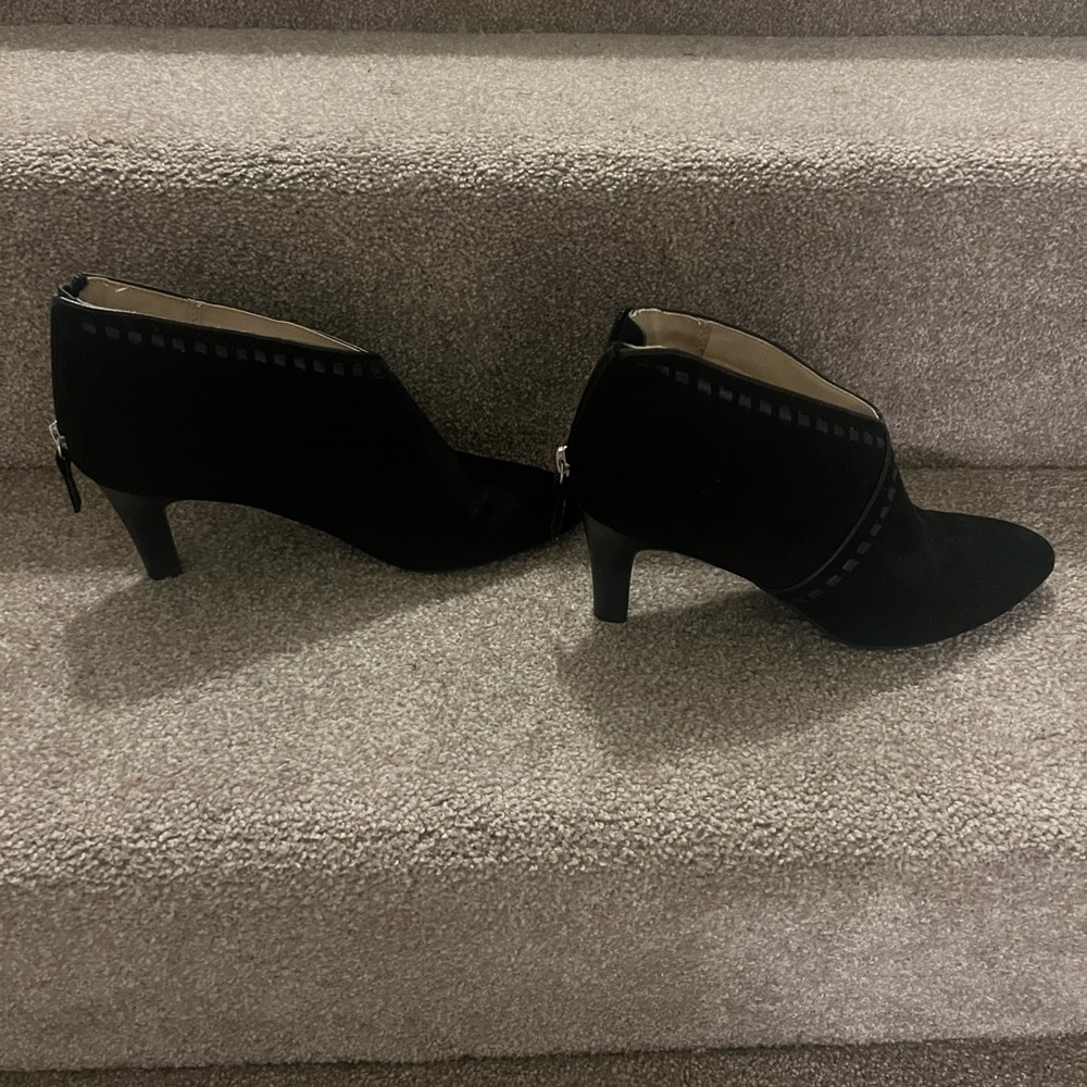 Cute Giada Black Bootie. Perfect heel just never wore them.Reasonable offers plz